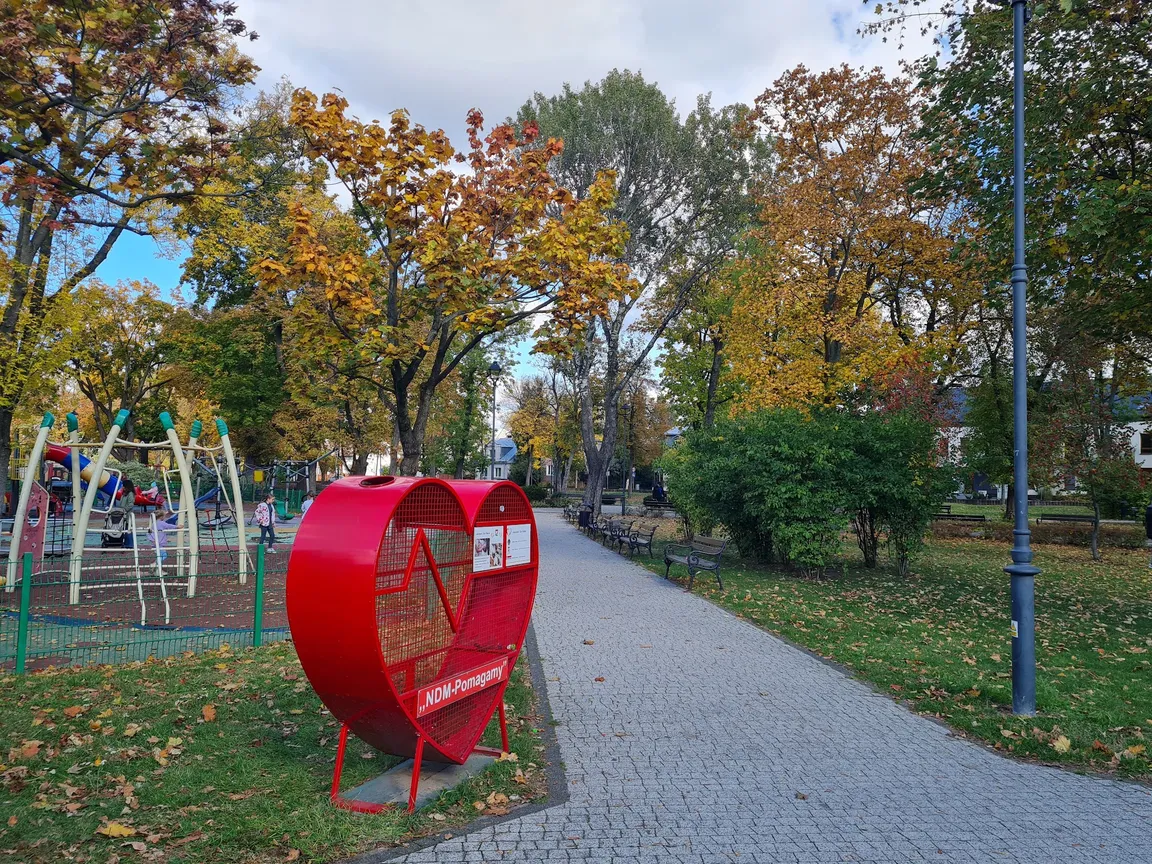 Park miejski - place zabaw