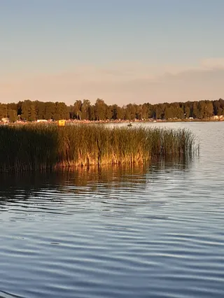 Plaża nad jeziorem Firlej