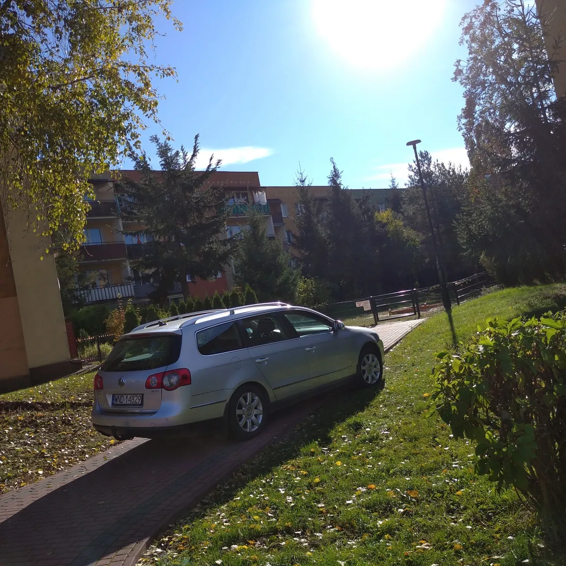 Plac zabaw za przychodnią