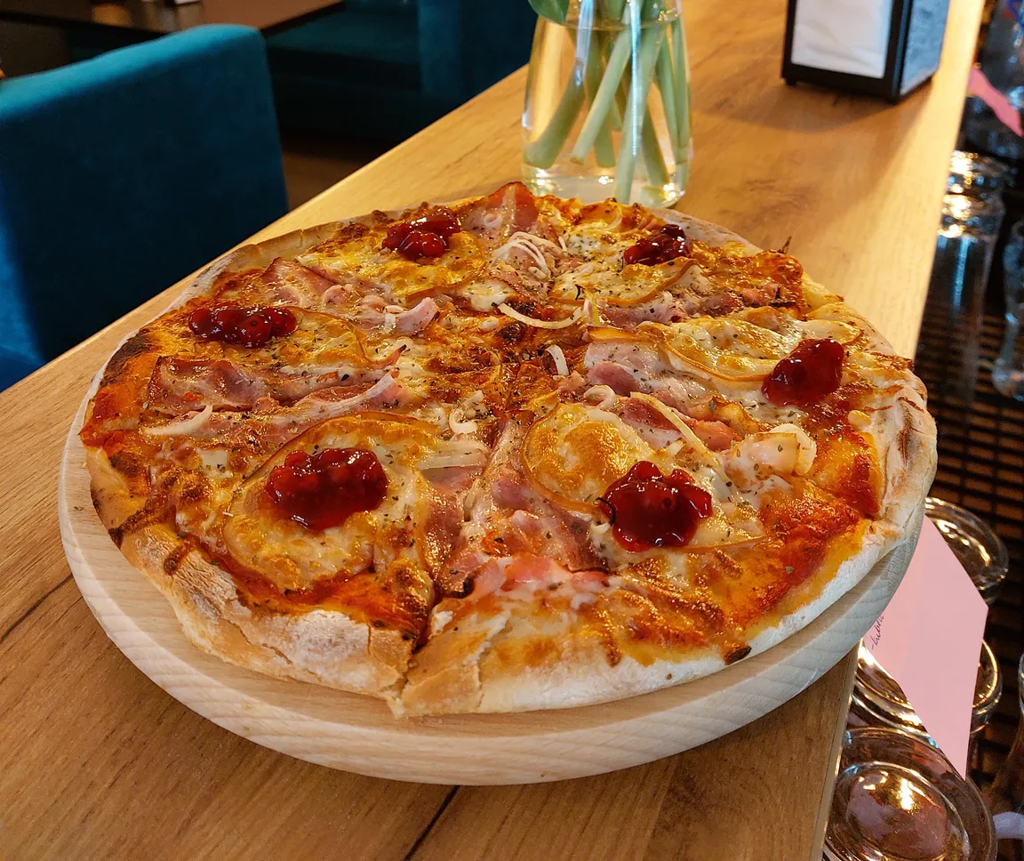 Kręgielnia INDYGO - Pizza, Kebab, Burger Jasło