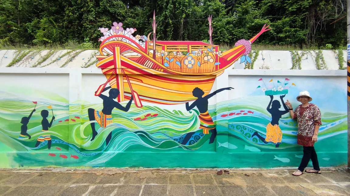 Krabi Street Art : The wall of Kaew Korawaram Temple