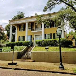 Anchuca Historic Mansion and Inn