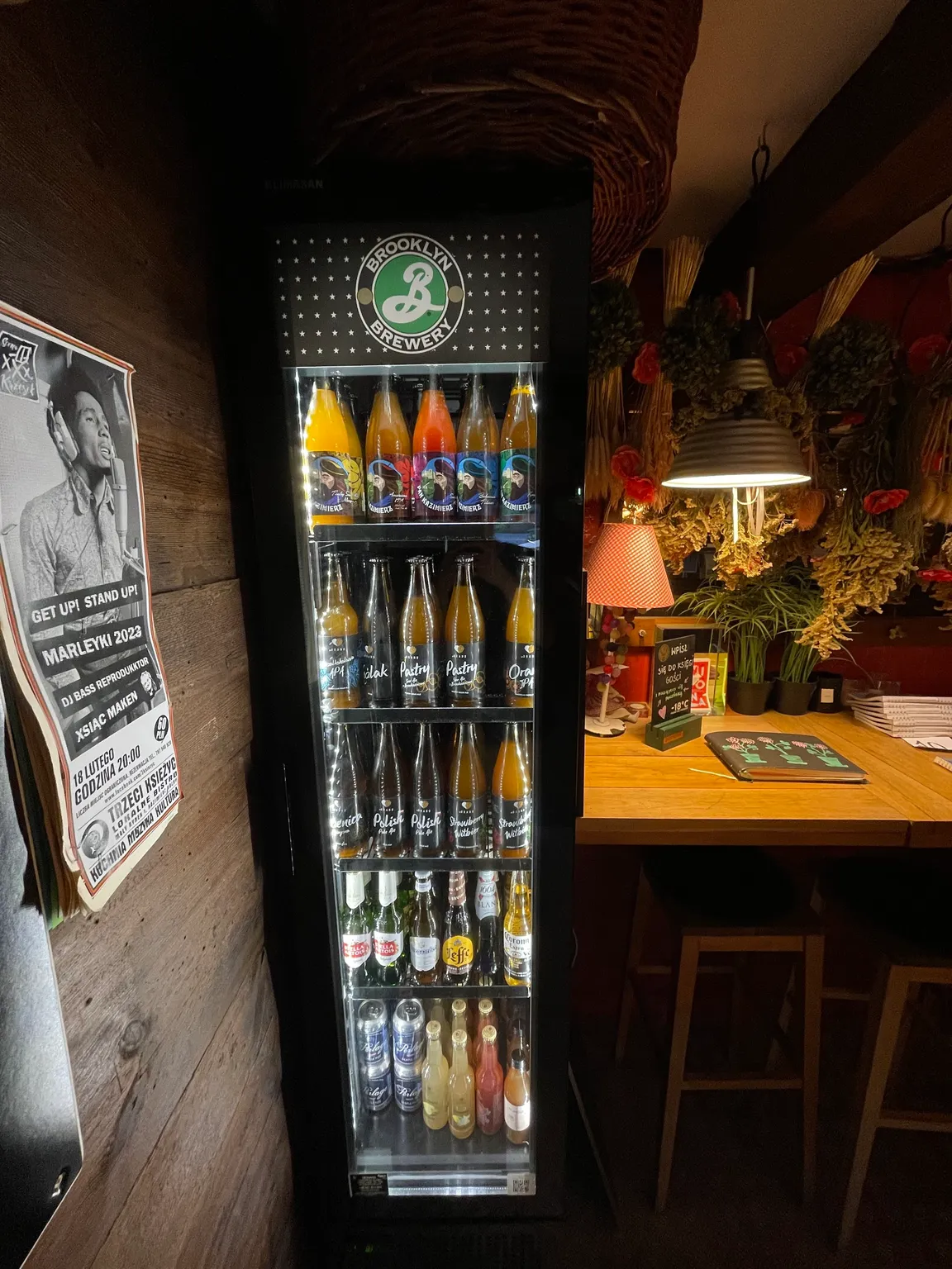 JATKI_Trzeci Księżyc FOOD & DRINKS MUSIC BAR