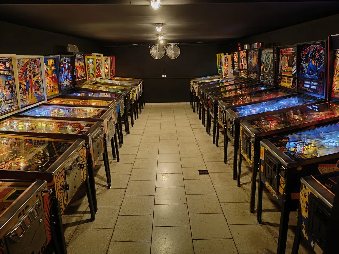 FunHouse Katowice - Interaktywne Muzeum Flipperów i Gier Arcade | Salon Gier | Flippery Śląsk | Sala zabaw