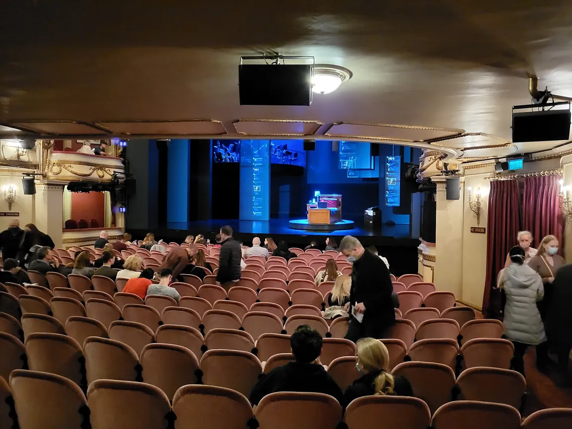 Noël Coward Theatre