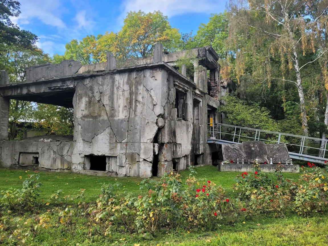 Westerplatte ruiny Nowych Koszar