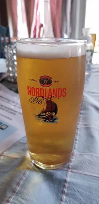Lofoten Pub1
