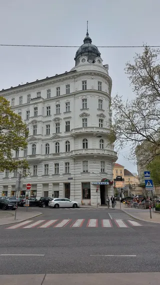 TOP cinema bar