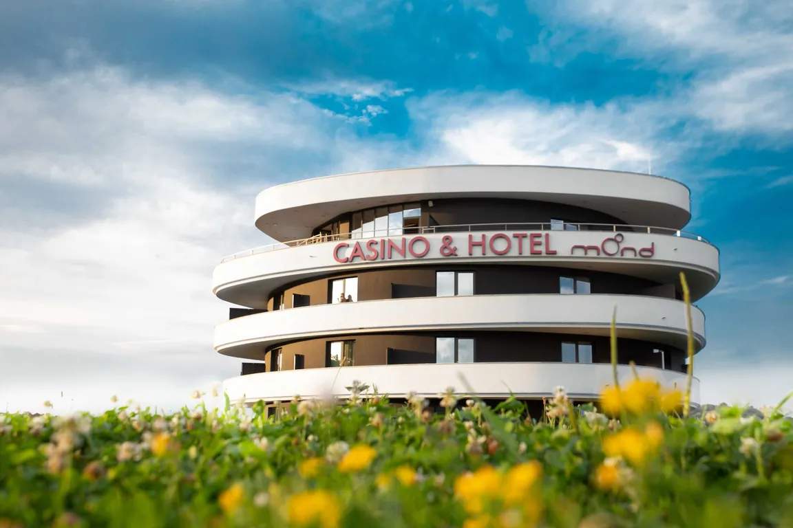 Mond, Resort & Entertainment