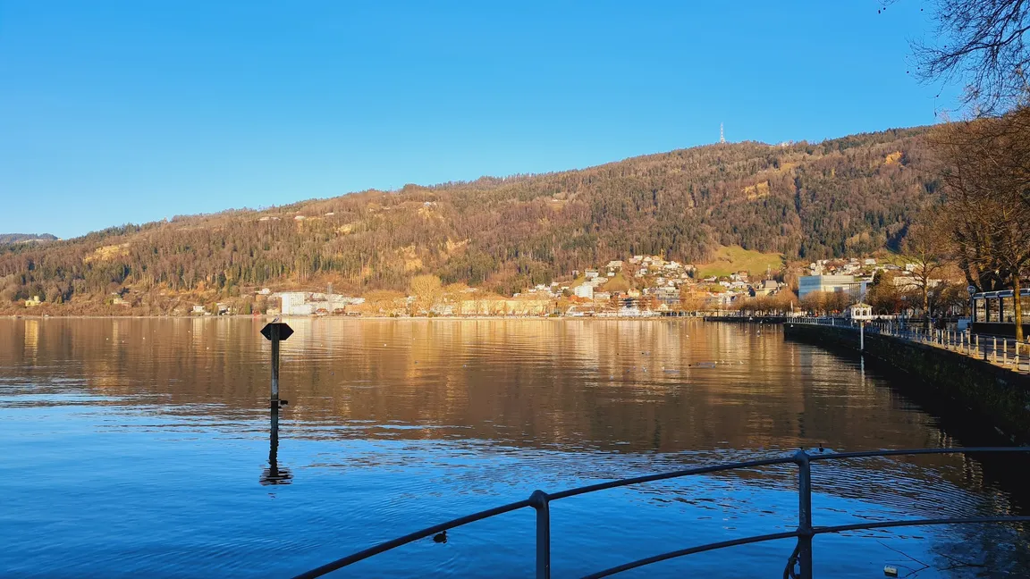 Seepromenade mit Hafenmole