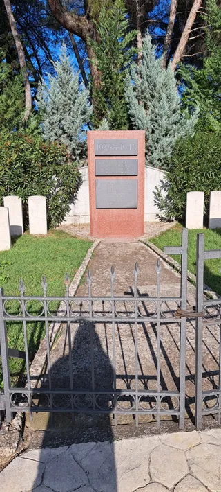 Commonwealth War Graves