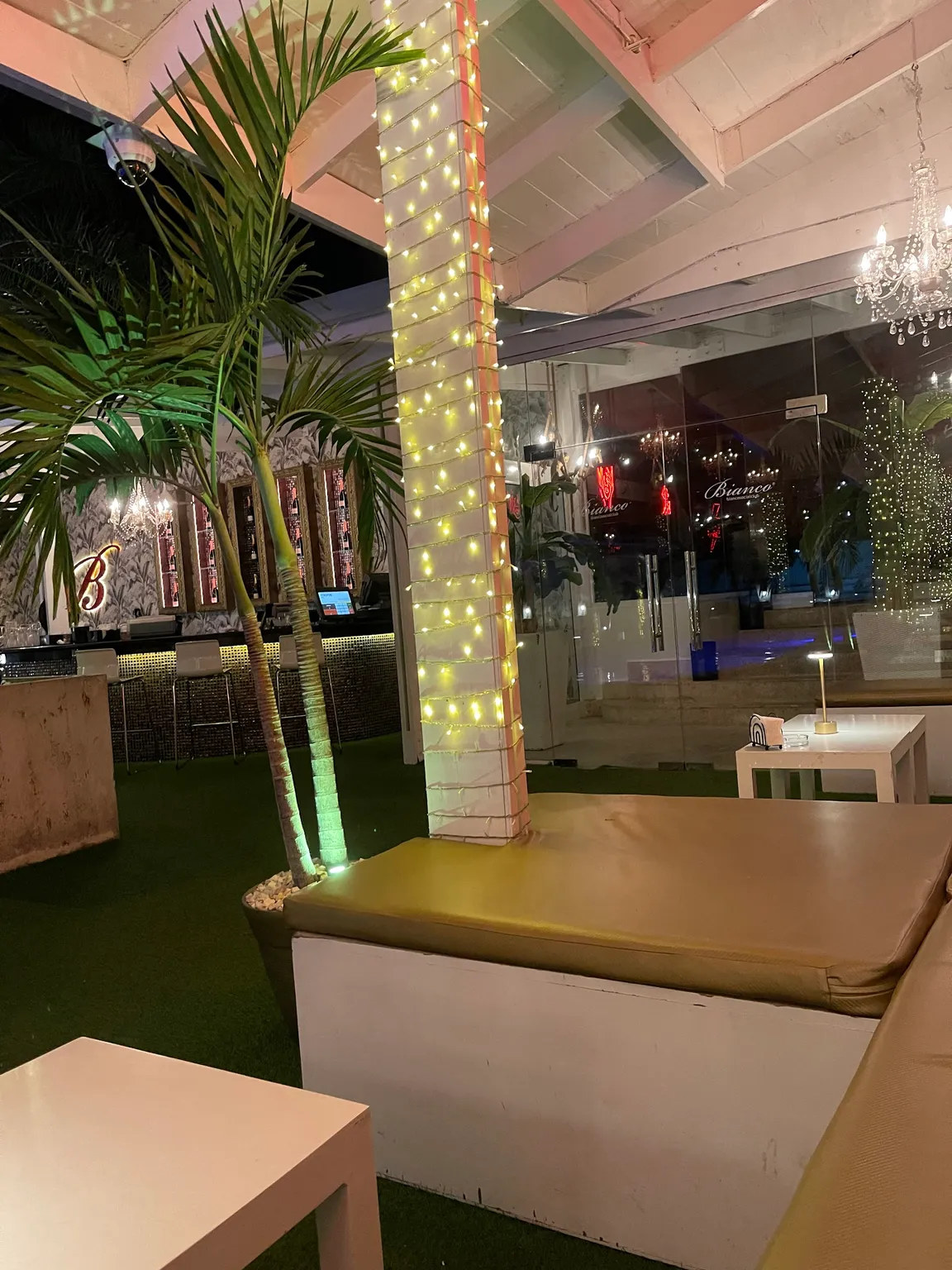 Bianco Social Club
