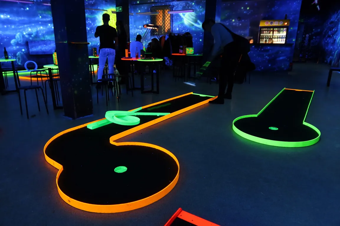 Cosmic Minigolf Pub