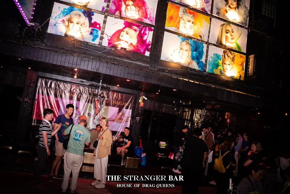 The Stranger Bar (House of Drag Queens)