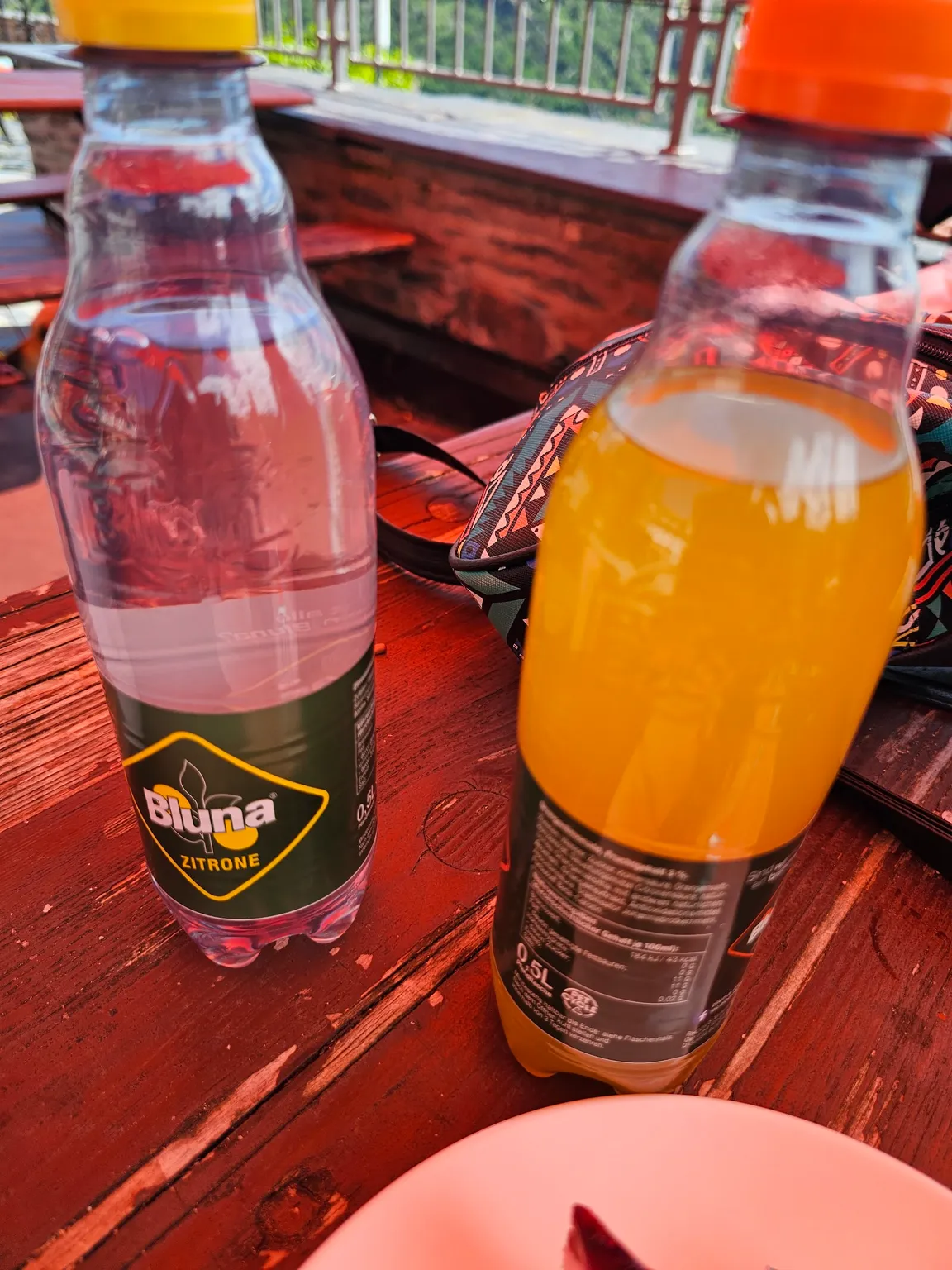 Biergarten in der Jugendherberge Burg Stahleck