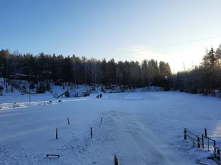 Izumrudnoye Ozero