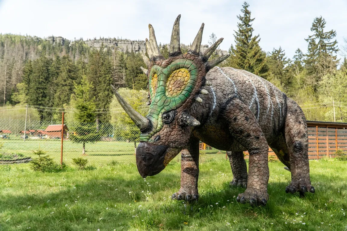 Park Dinozaurów/ Karłów