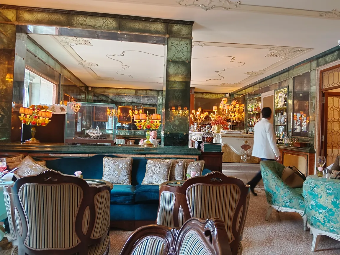 Bar Longhi
