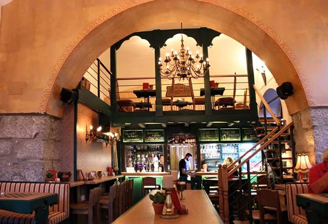 King’s Caffe food pub