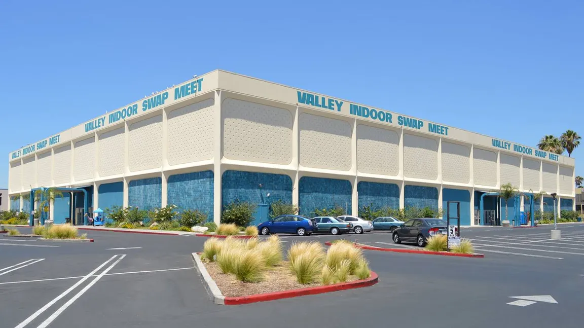 Valley Indoor Swap Meet - Panorama City
