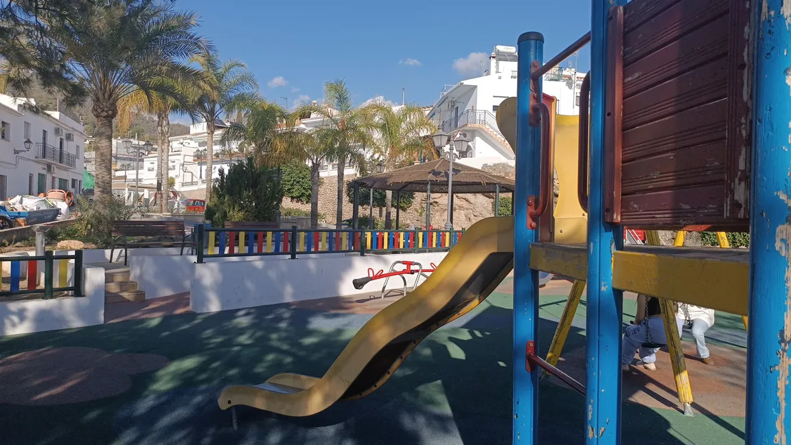 Zona de Juegos Infantiles/Children's Playground