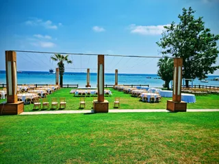 Atlantida Beach Bar & Tavern