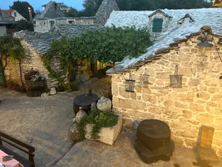 Šarićevi dvori