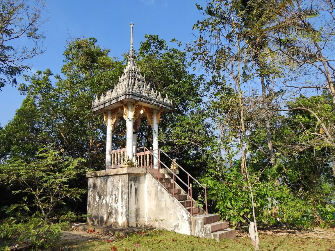 Wat Phu Khao Noi