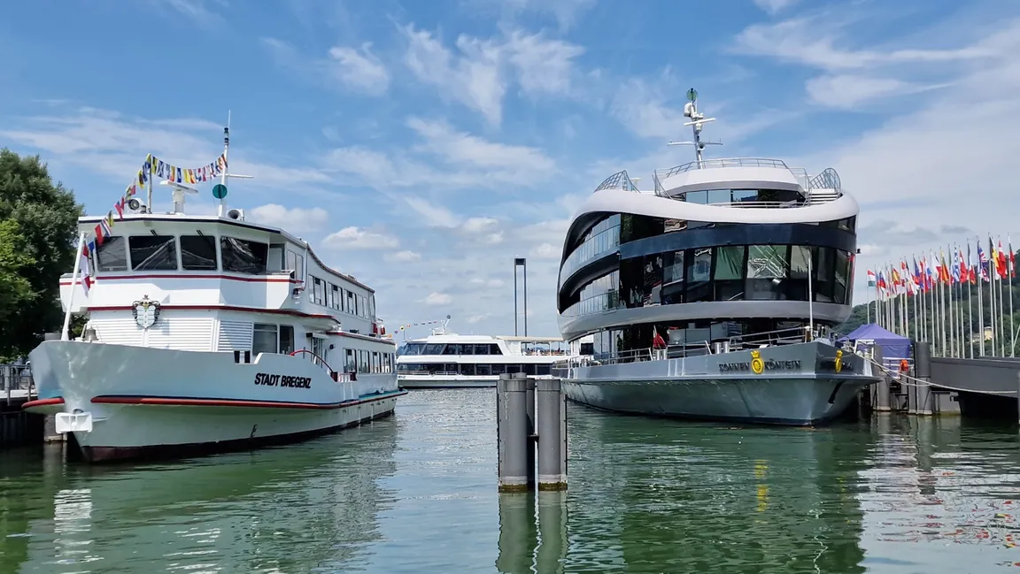 Seepromenade mit Hafenmole