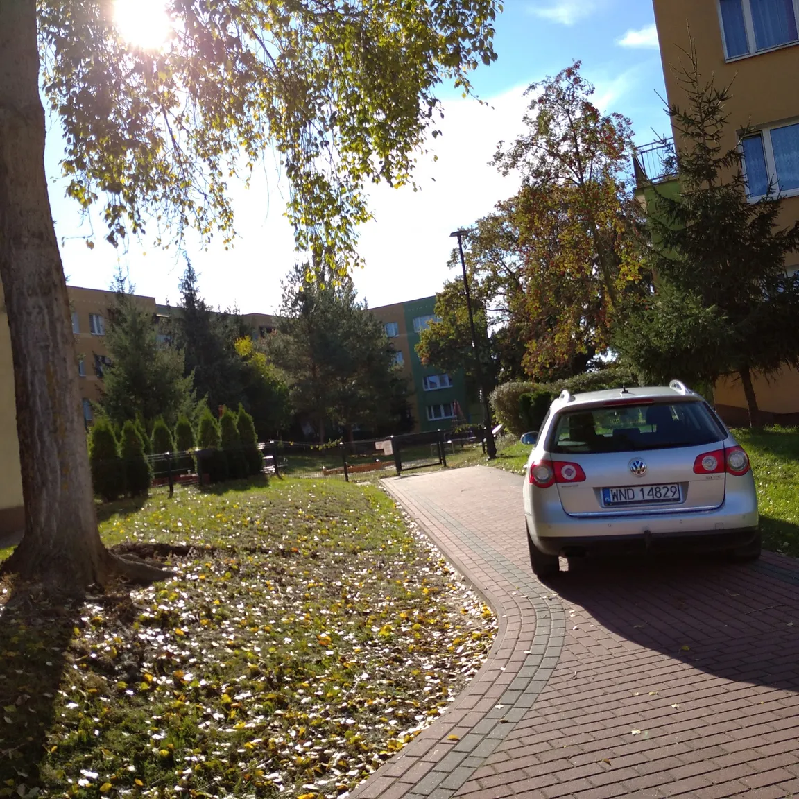 Plac zabaw za przychodnią