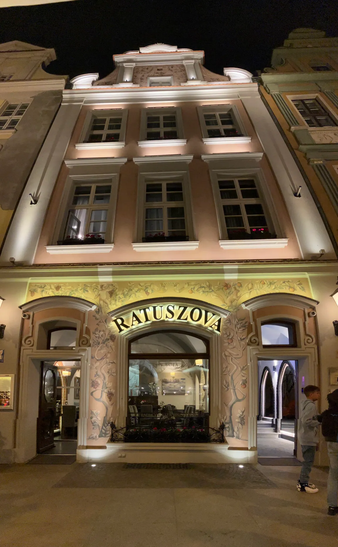 Ratuszova Restauracja & Apartamenty A.D. 1954