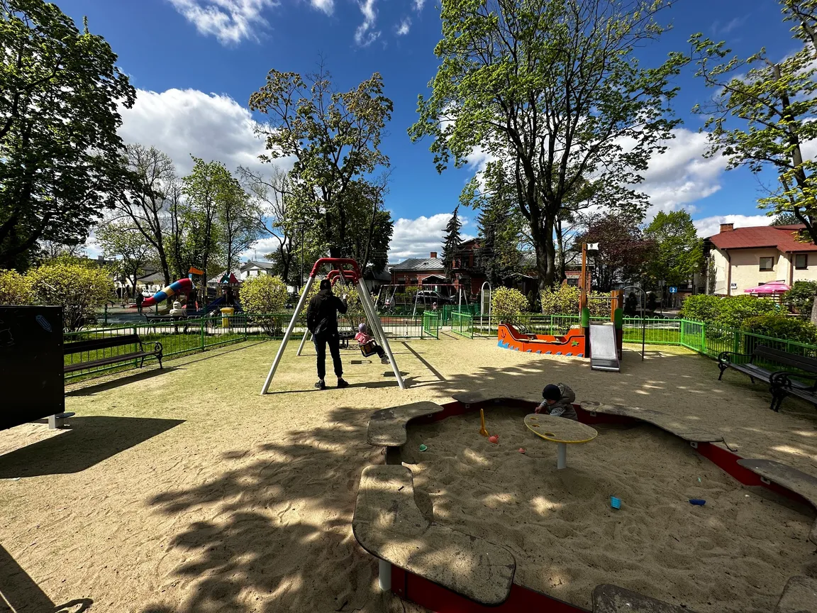 Park miejski - place zabaw