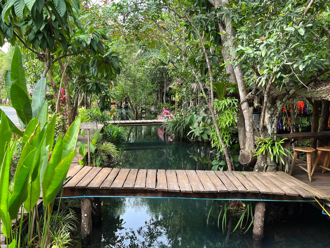 ธารคีรี กระบี่ -สวนน้ำกำนัน