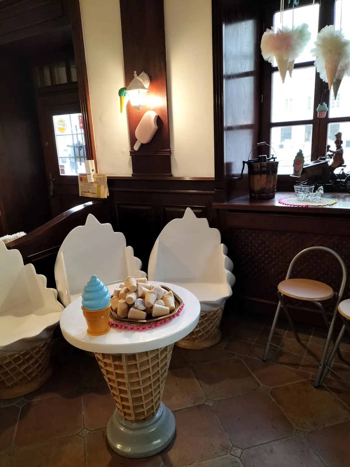 Mini Muzeum Lodów Piotrkowskich Kamienie Pingwin