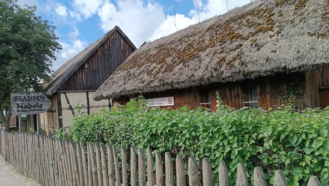 Muzeum Ziemi Puckiej im. Floriana Ceynowy- Skansen "Zagroda Gburska i Rybacka w Nadolu"