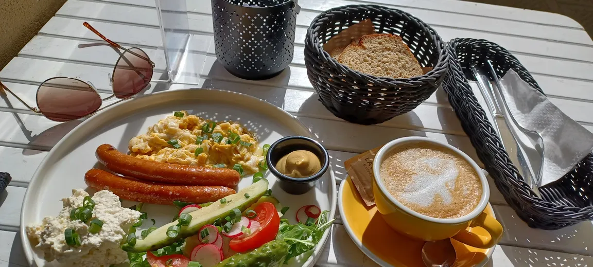 Lavenda Cafe & Lunch
