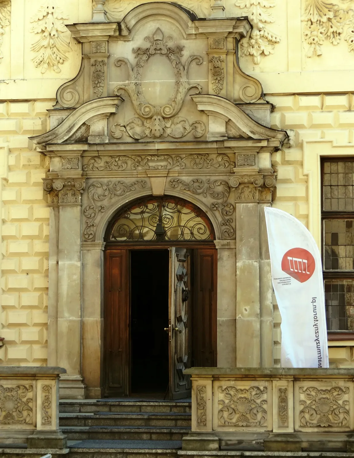 Pałac Dąmbskich w Toruniu