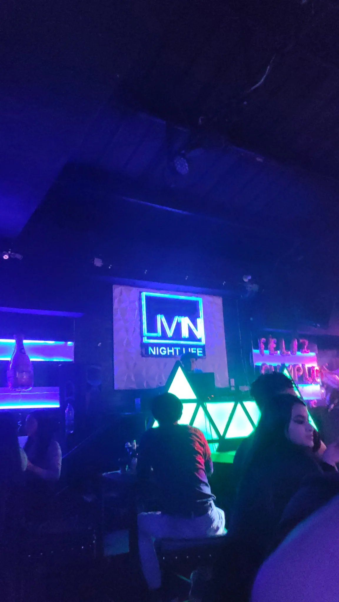 LIVIN NIGHT LIFE zona 10