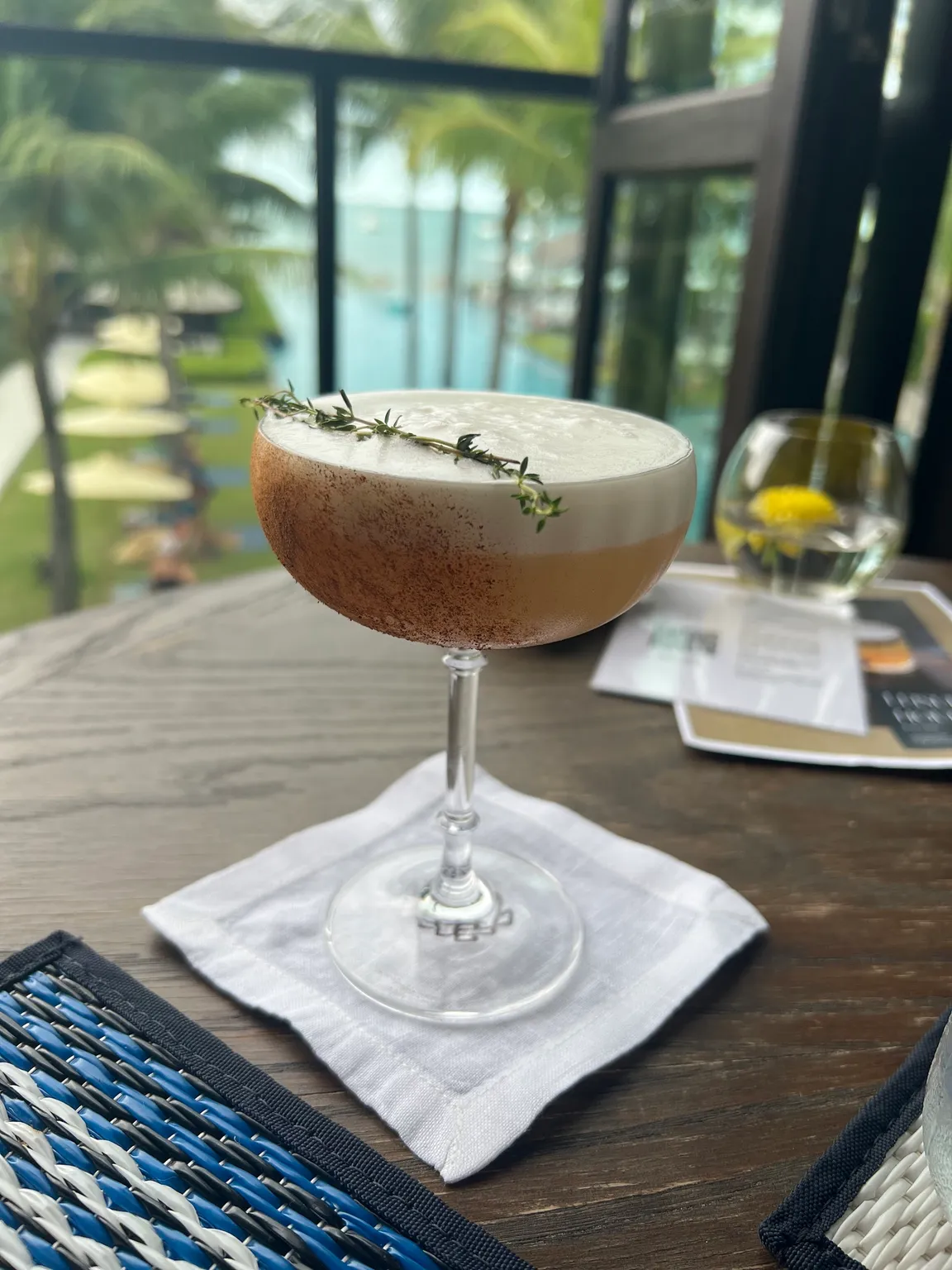 LANAI Bar & Lounge