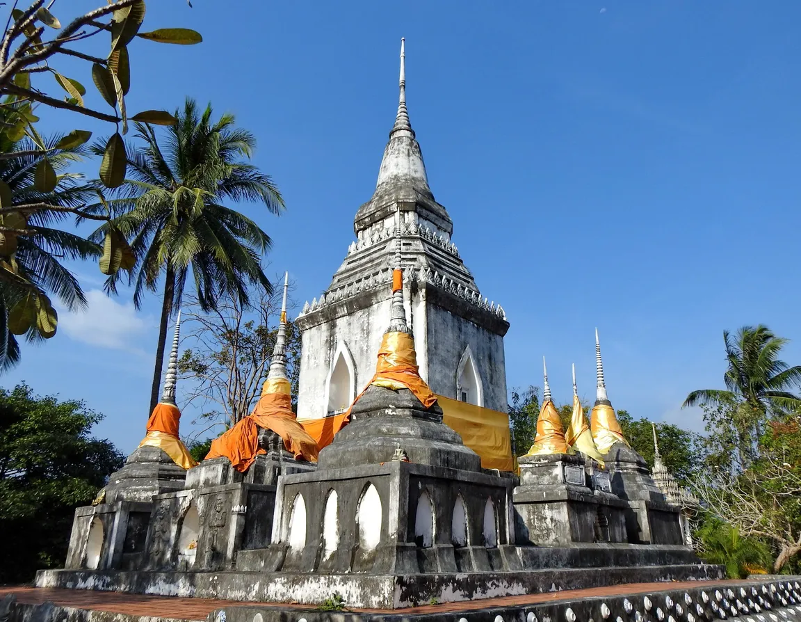 Wat Phu Khao Noi