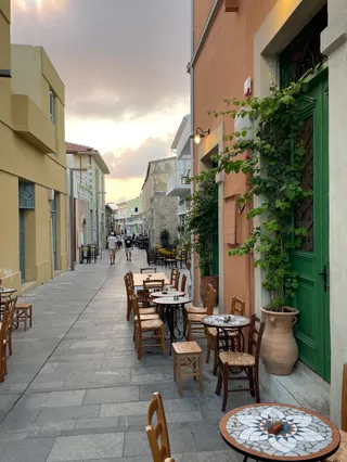 Lozan, Mousiko Kafeneio - Ouzeri