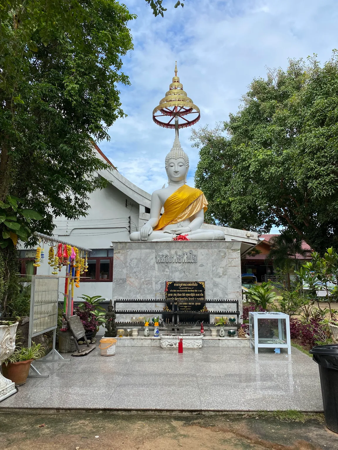 Wat Phu Khao Noi