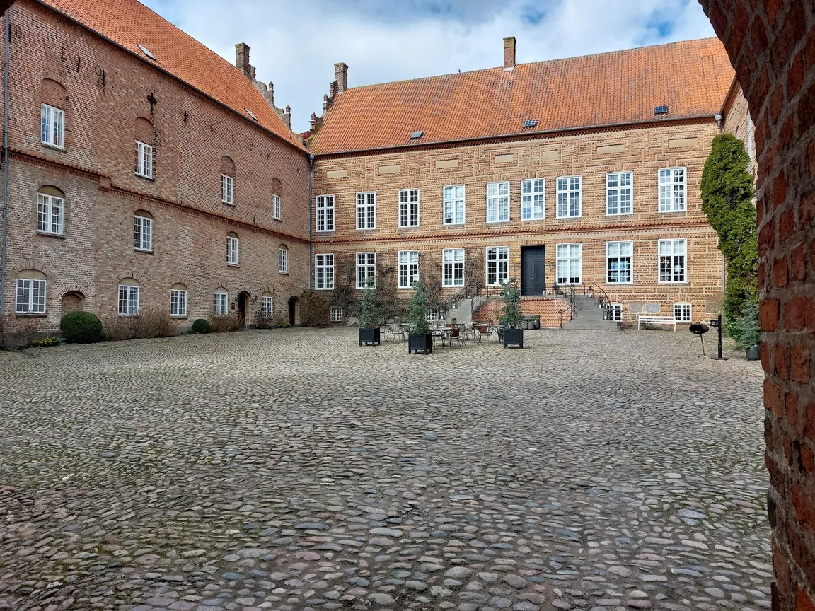 Holckenhavn Castle
