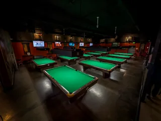 Gladi8or Pizza & Billiards