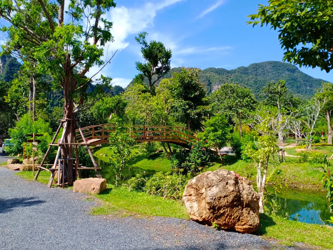 ธารคีรี กระบี่ -สวนน้ำกำนัน