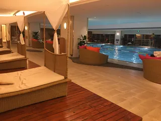 Shangri-La Hotel Pool