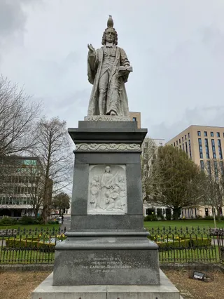 Isaac Watts Monument