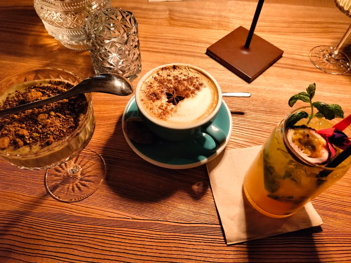 STRH Bistro Art Cafe