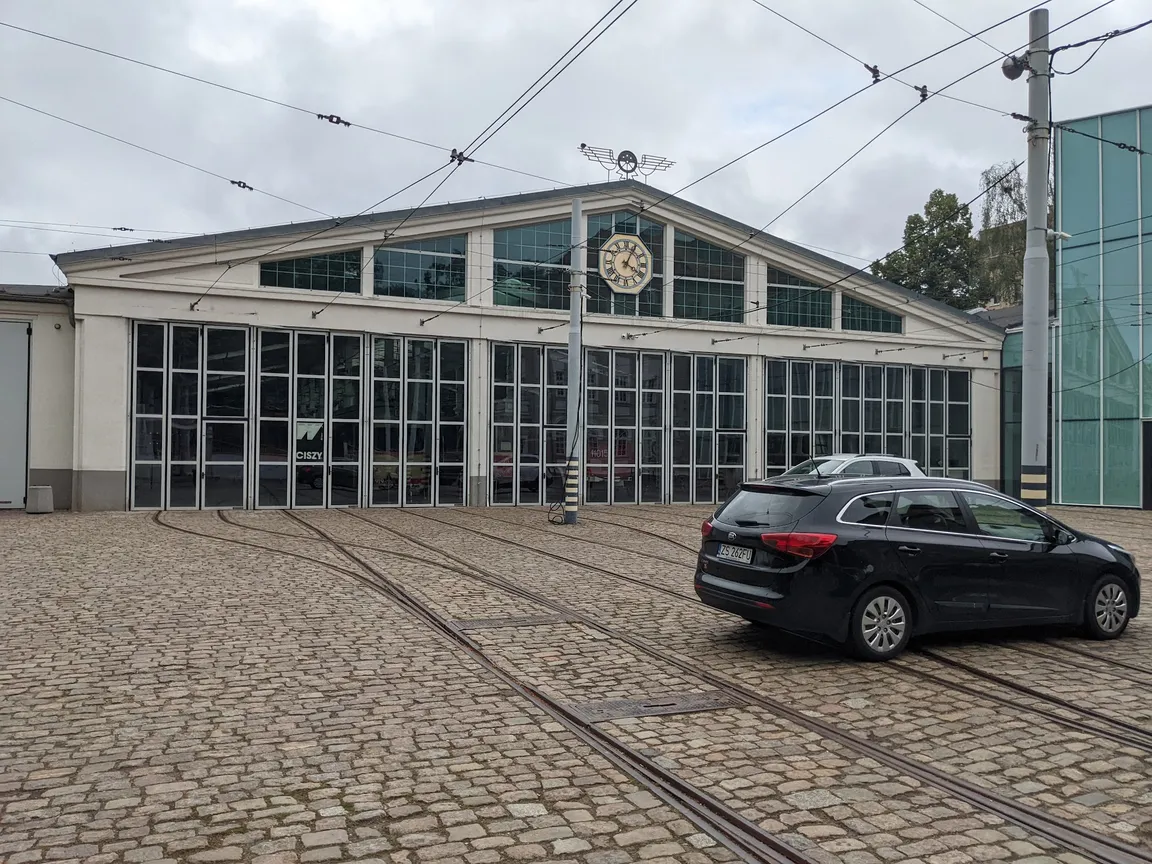 Muzeum Techniki i Komunikacji - Zajezdnia Sztuki w Szczecinie