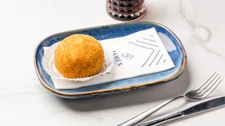 James Bakes and Cakes Żebbuġ